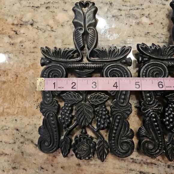 Pair of Virginia Metalcrafters "Grapes" Hanging Cast Iron Trivets - Picture 6 of 6